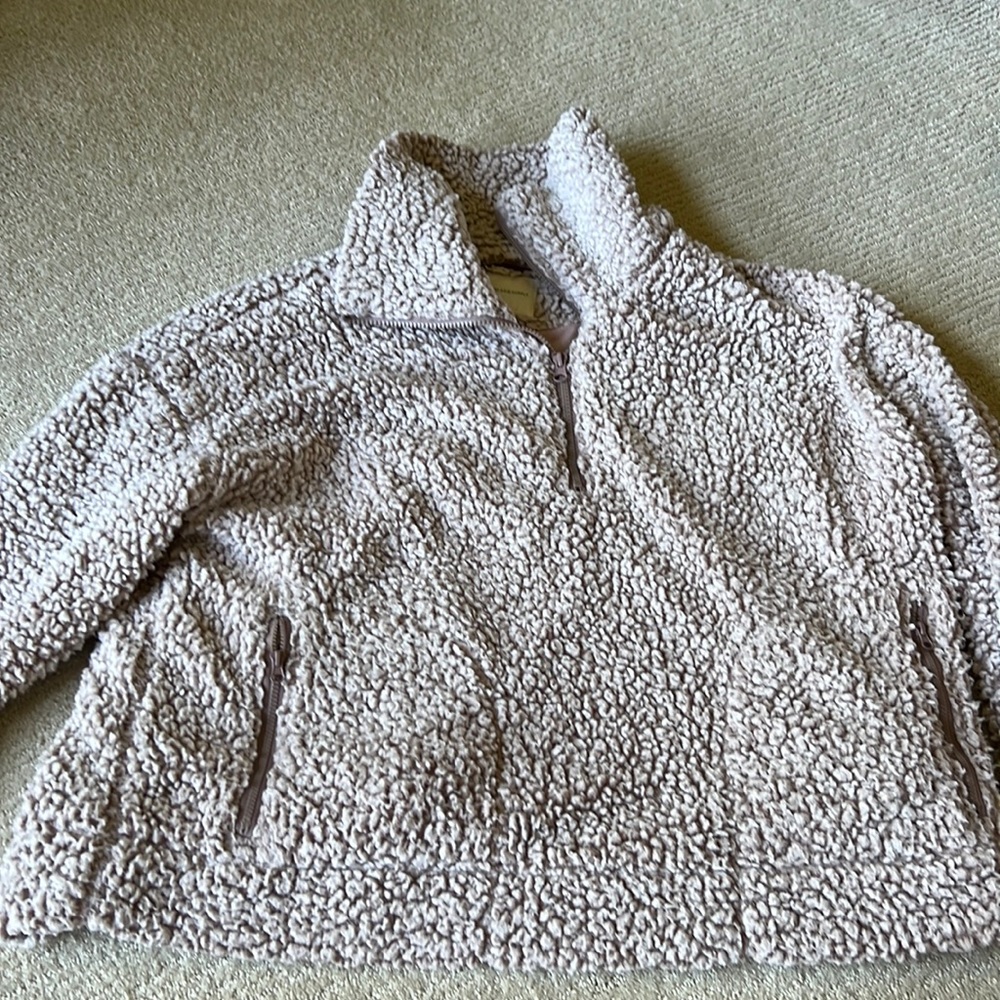 Thread and supply Sherpa pullover